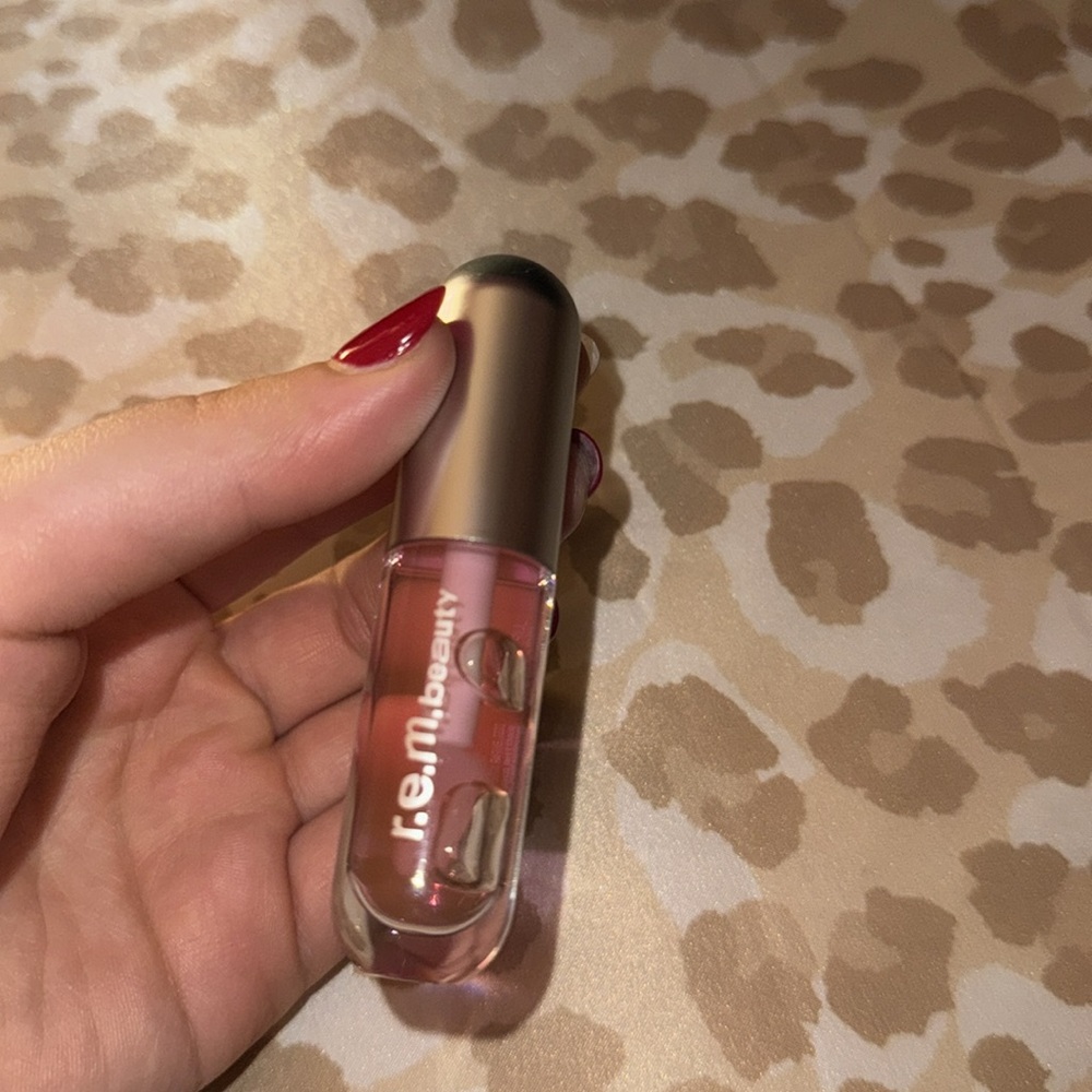 R.E.M Beauty Lip Gloss